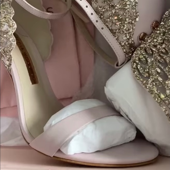 Too small. - Picture 2 of 2